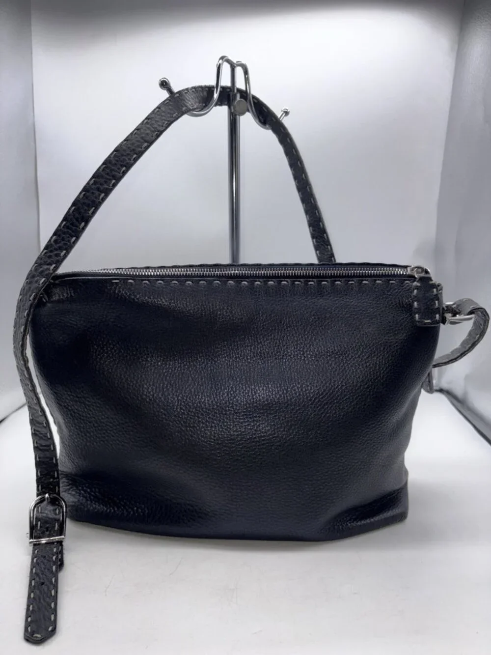 Fendi Sellaria Shoulder Bag Purse Crossbody Black/white Stitching SEE PHOTOS - Picture 2 of 16